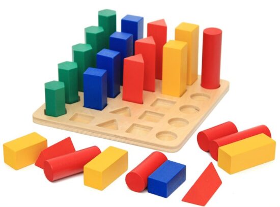 Sortare forme geometrice Montesori din lemn Curcubeu