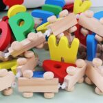 tren-din-lemn-educational-cu-alfabetul-de-la-a-z