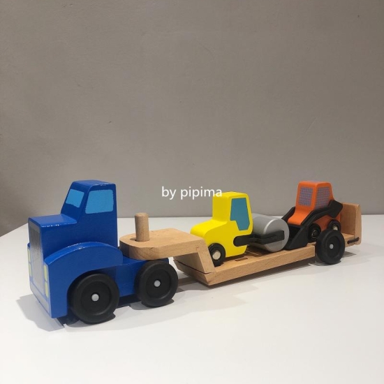 Camion-cu-platforma-din-lemn-cu-vehicule-de-constructii.jpg