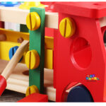 Camion-din-lemn-banc-scule-si-ciocanel-cu-bile-2in17