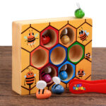 Jucarie-sortator-din-lemn-Stupul-de-albine-cu-penseta