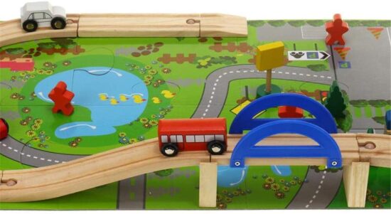 Jucarie-circuit-din-lemn-cu-masini-si-puzzle-40-piese