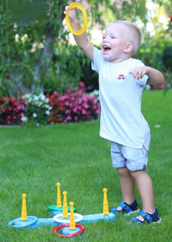 Joc indemanare Aruncarea cercurilor la tinta