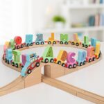Trenulet din lemn copii cu literele alfabetului Cartoon