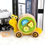 Animalute de tras din lemn cu forme geometrice