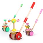 Jucarie de impins Capsuna cu sunete din lemn