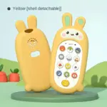 Telefonul dispune de o husa din silicon gros, detasabila.