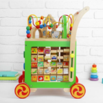 Antepremergator Cub educativ din lemn Ferma animalelor 6 in 1