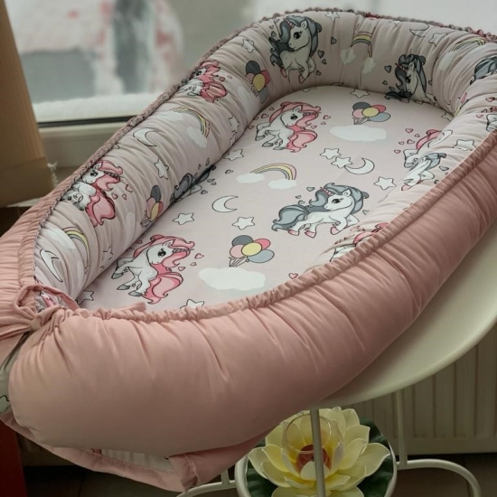 Cosulet-bebelusi-Unicorn-pentru-somn-relaxant-Baby-Nest-1.jpg