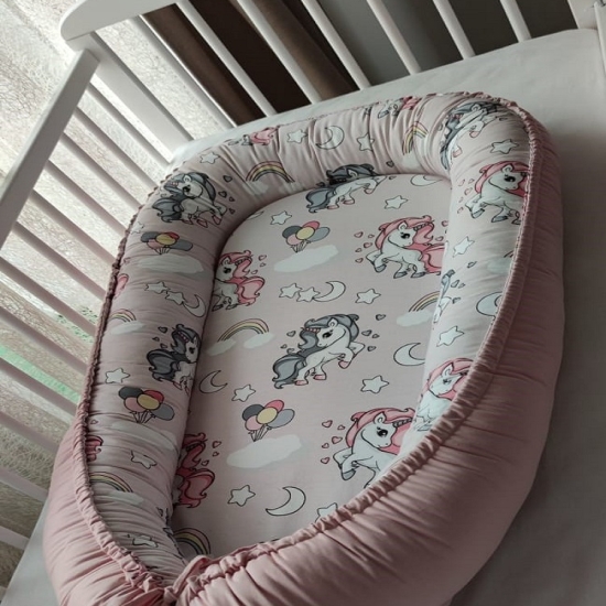 Cosulet-bebelusi-Unicorn-pentru-somn-relaxant-Baby-Nest.jpg