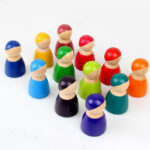 Papusi-curcubeu-lemn-figurine-jucarii-Montessori-Peg-Doll.jpg