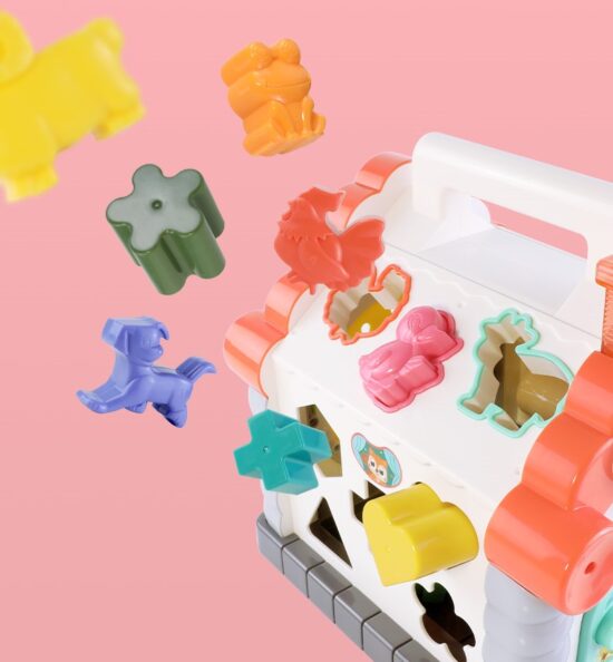 Jucarie interactiva cu activitati Casuta educativa si 3 cuburi