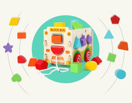 Autobuzul de construit cu roti si forme geometrice din lemn