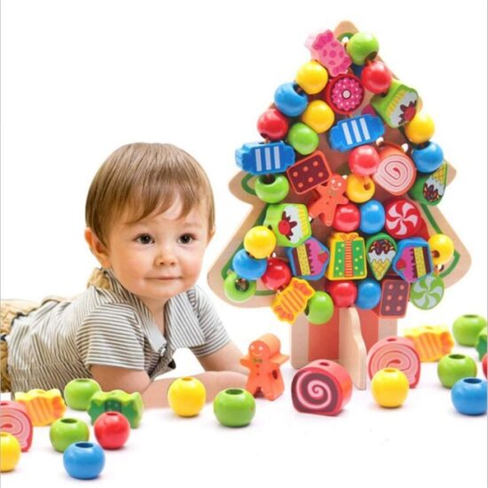 Bradul cu Dulciuri si margele Snuruim Pomul colorat1 Bradul-cu-Dulciuri-si-margele-Snuruim-Pomul-colorat1.jpg