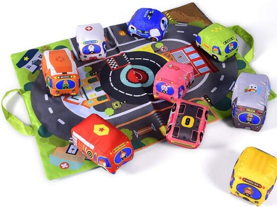 Set 6 masini jucarii cu covor de joaca si gentuta copii