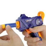 Joc Impusca si tinteste bilele plutitoare cu pistolul