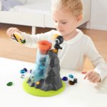 Jucarie Montessori Hranim corbul in picioare pe stanca