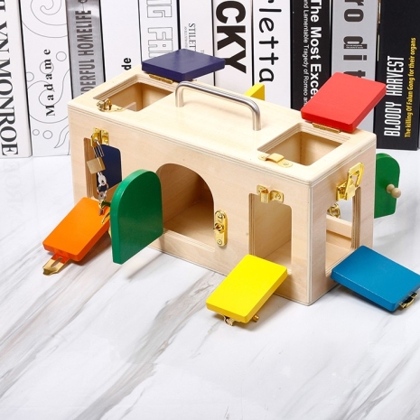 Cutia Montessori cu incuietori din lemn Incuie si descuie Usa