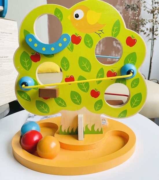 Copacul Montessori Pista cu bile Marul colorat din lemn