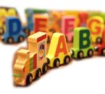 Jucarie educativa Trenulet magnetic lemn Alfabetul cu animale