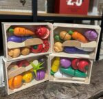 Jucarii Cutia cu legume sau fructe cu cutit pentru feliat lemn