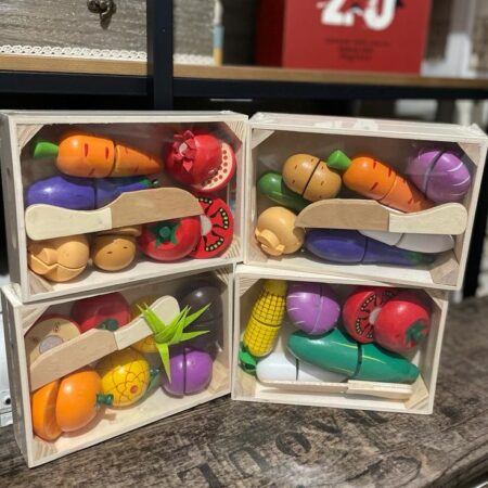 Jucarii Cutia cu legume sau fructe cu cutit pentru feliat lemn