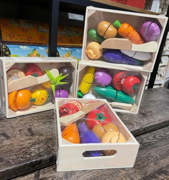 Jucarii Cutia cu legume sau fructe cu cutit pentru feliat lemn