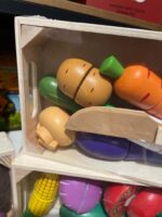 Jucarii Cutia cu legume sau fructe cu cutit pentru feliat lemn