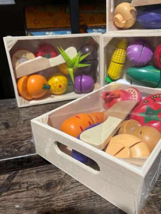 Jucarii Cutia cu legume sau fructe cu cutit pentru feliat lemn