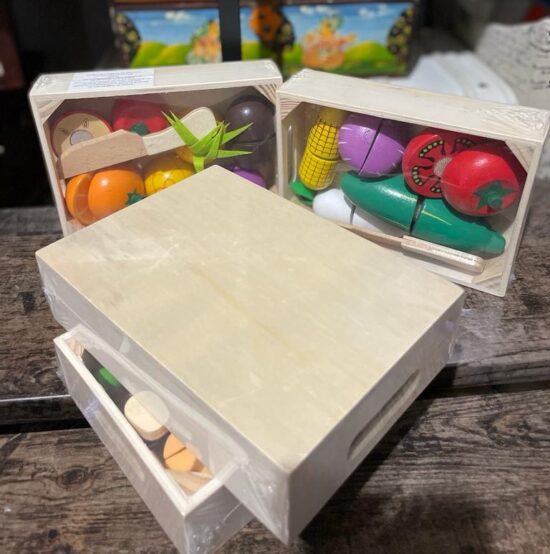 Jucarii Cutia cu legume sau fructe cu cutit pentru feliat lemn