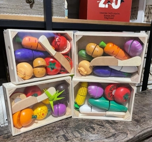 Jucarii Cutia cu legume sau fructe cu cutit pentru feliat lemn