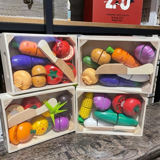 Jucarii Cutia cu legume sau fructe cu cutit pentru feliat lemn