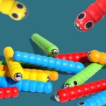 Pescuit magnetic Ciocanitoarea prinde viermisorii din copac