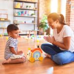 Jucarie de tras Melcul Montessori curcubeu