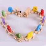 trenul-educativ-locomotiva-cu-vagoane-cifre-0-9-lemn