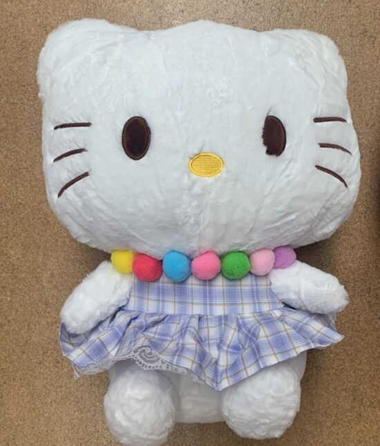 Jucarie plus Hello Kitty Pisicuta cu Rochita-margele 30-40cm