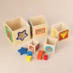 Piramida educativa din 5 cuburi Dimensiuni succesive