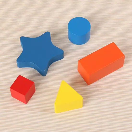 Piramida educativa din 5 cuburi Dimensiuni succesive