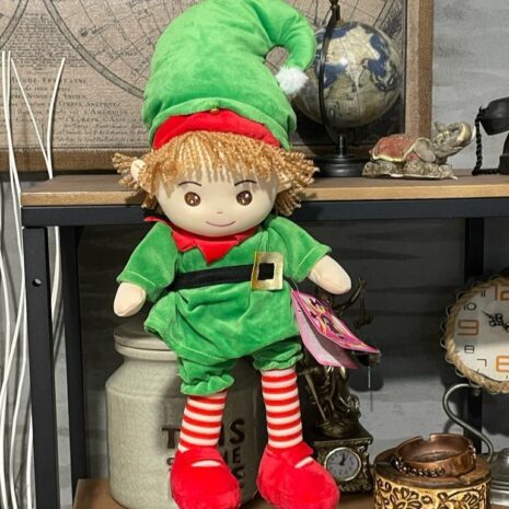 Papusa Baiatul Spune Canta Colinde in Limba Romana