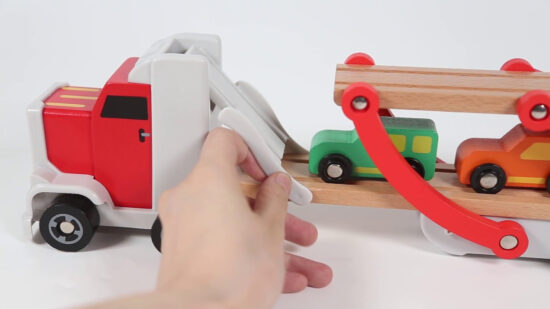 Camionul cu platforma Set 4 masini din lemn Topbright