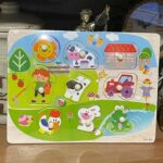 Puzzle incastru Curtea cu animale cu butoni din lemn