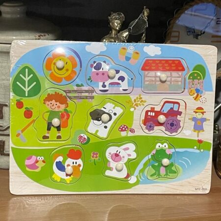 Puzzle incastru Curtea cu animale cu butoni din lemn