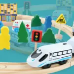 Circuit din lemn cu trenulet electric si peisaje Circulat Orbit 26 piese