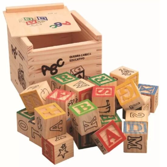 Cuburi din lemn cu litere si cifre ABC