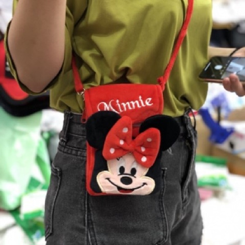 Geanta de umar postas Minnie-Mickey Mouse din plus