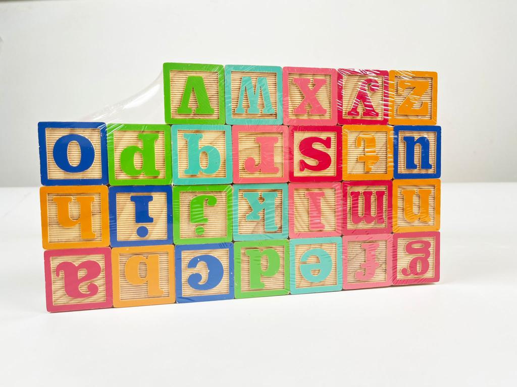 Cuburi educative Set 26 piese Montessori Litere-Cifre ABC