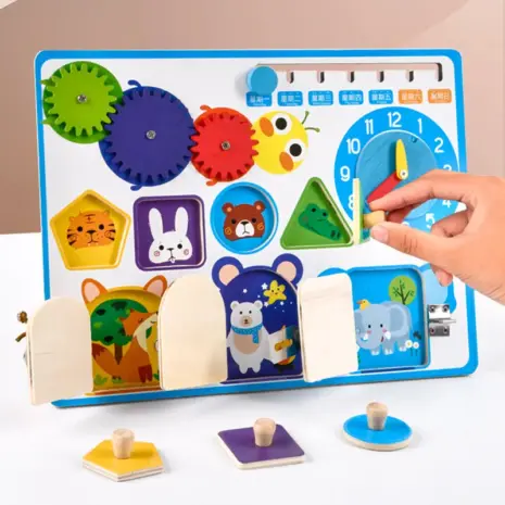 placa-senzoriala-lemn-incuietori-si-forme-geometrice-ceas