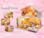 casuta-papusilor-roz-luminata-cu-mobilier-lemn-dormitor-bucatarie