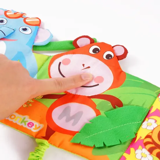 protectie-laterala-pentru-patut-jucarii-senzoriale-cartea-cu-activitati