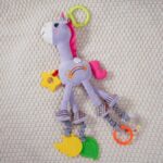 jucarie-zornaitoare-si-dentitie-bebe-calut-colorata-din-plus